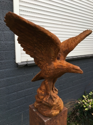 Adler voller Stein Oxid, schöne Statue